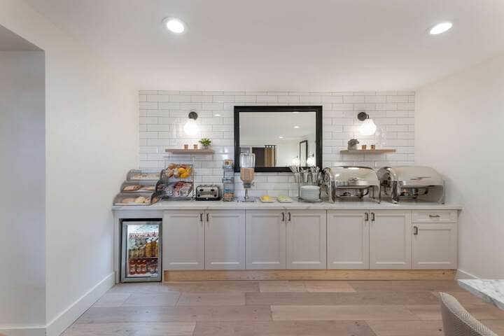 Breakfast area